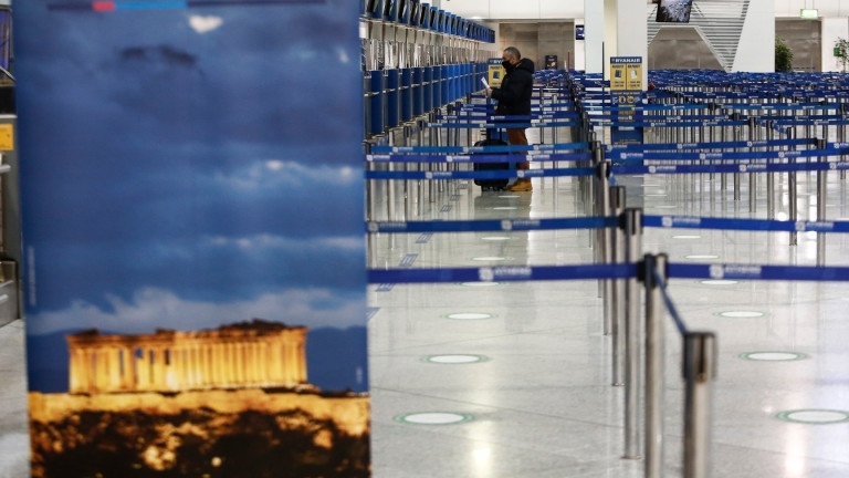 Гърция удължава ограниченията за международни полети до 19 април